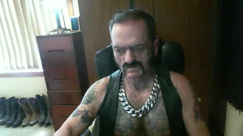 Snapshot of leathergreaser chatting on December 18, 4:09 am leathergreaser online show from December 18, 4:09 am