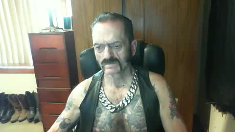 Snapshot of leathergreaser chatting on December 19, 11:14 pm leathergreaser online show from December 19, 11:14 pm