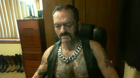 Snapshot of leathergreaser chatting on December 20, 7:39 pm leathergreaser online show from December 20, 7:39 pm