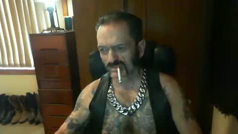 Snapshot of leathergreaser chatting on December 21, 11:56 pm leathergreaser online show from December 21, 11:56 pm
