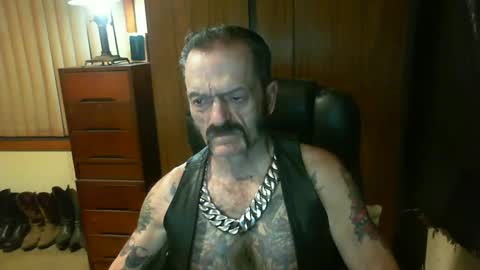 Snapshot of leathergreaser chatting on December 22, 9:22 am leathergreaser online show from December 22, 9:22 am