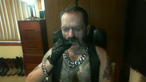 Snapshot of leathergreaser chatting on December 22, 7:21 pm leathergreaser online show from December 22, 7:21 pm