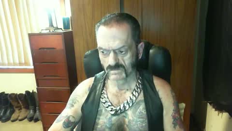 Snapshot of leathergreaser chatting on December 22, 10:25 pm leathergreaser online show from December 22, 10:25 pm