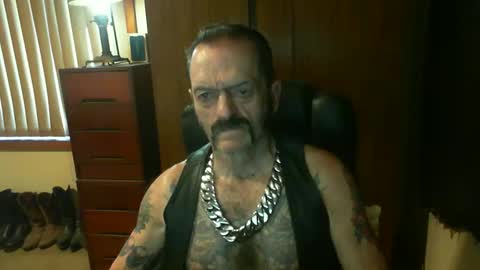 Snapshot of leathergreaser chatting on December 23, 10:55 pm leathergreaser online show from December 23, 10:55 pm