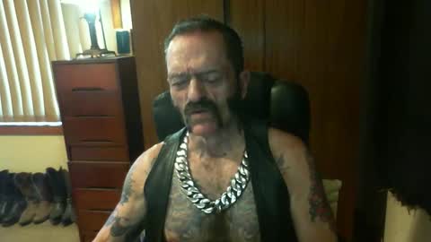 Snapshot of leathergreaser chatting on December 25, 10:48 pm leathergreaser online show from December 25, 10:48 pm