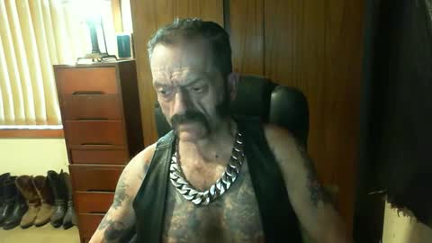 Snapshot of leathergreaser chatting on December 26, 8:28 am leathergreaser online show from December 26, 8:28 am