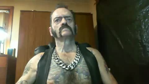 Snapshot of leathergreaser chatting on December 26, 10:31 pm leathergreaser online show from December 26, 10:31 pm