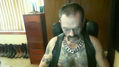 Snapshot of leathergreaser chatting on December 28, 12:26 am leathergreaser online show from December 28, 12:26 am
