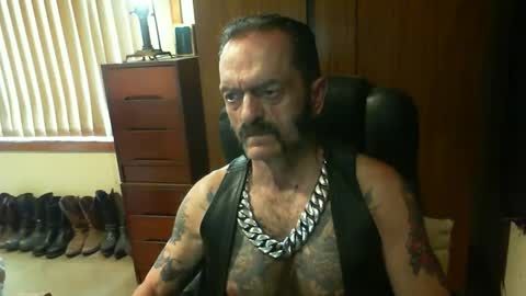 Snapshot of leathergreaser chatting on December 30, 10:45 pm leathergreaser online show from December 30, 10:45 pm