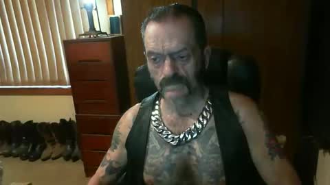 Snapshot of leathergreaser chatting on December 31, 7:18 pm leathergreaser online show from December 31, 7:18 pm