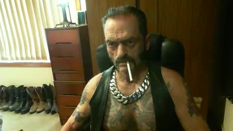Snapshot of leathergreaser chatting on January 1, 1:26 am leathergreaser online show from January 1, 1:26 am