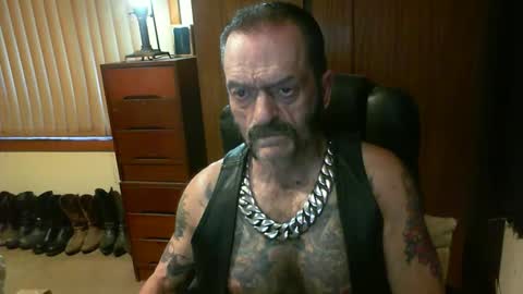 Snapshot of leathergreaser chatting on January 1, 7:21 pm leathergreaser online show from January 1, 7:21 pm