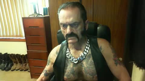 Snapshot of leathergreaser chatting on January 2, 7:51 pm leathergreaser online show from January 2, 7:51 pm