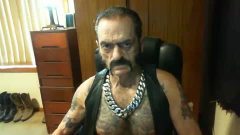 Snapshot of leathergreaser chatting on January 8, 2:14 am leathergreaser online show from January 8, 2:14 am