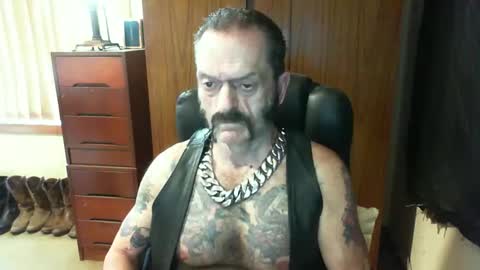 Snapshot of leathergreaser chatting on January 10, 5:58 am leathergreaser online show from January 10, 5:58 am