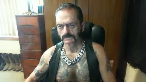 Snapshot of leathergreaser chatting on January 10, 11:18 pm leathergreaser online show from January 10, 11:18 pm
