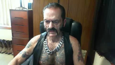 Snapshot of leathergreaser chatting on January 11, 2:20 am leathergreaser online show from January 11, 2:20 am