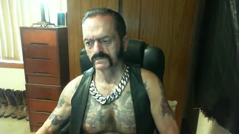 Snapshot of leathergreaser chatting on January 16, 12:02 am leathergreaser online show from January 16, 12:02 am