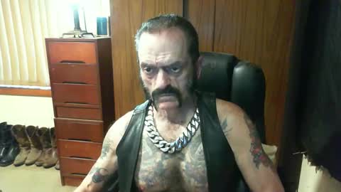 Snapshot of leathergreaser chatting on January 22, 8:07 am leathergreaser online show from January 22, 8:07 am