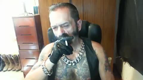 Snapshot of leathergreaser chatting on February 3, 5:40 am leathergreaser online show from February 3, 5:40 am