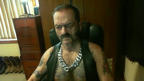 Snapshot of leathergreaser chatting on February 6, 12:11 am leathergreaser online show from February 6, 12:11 am