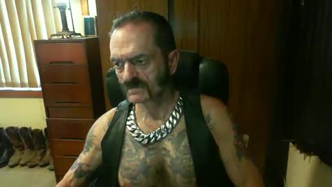Snapshot of leathergreaser chatting on February 13, 1:40 am leathergreaser online show from February 13, 1:40 am