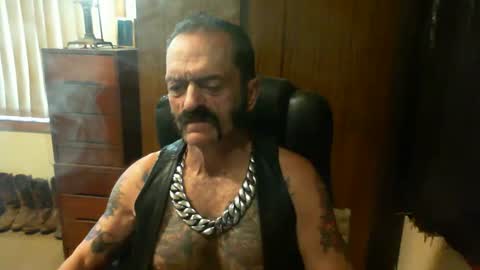 Snapshot of leathergreaser chatting on February 17, 11:42 pm leathergreaser online show from February 17, 11:42 pm