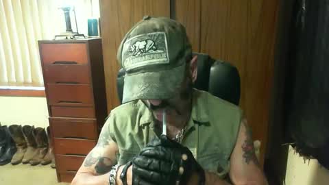 Snapshot of leathergreaser chatting on February 22, 11:24 pm leathergreaser online show from February 22, 11:24 pm