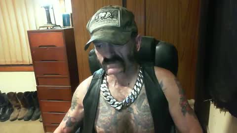 Snapshot of leathergreaser chatting on March 10, 2:05 pm leathergreaser online show from March 10, 2:05 pm