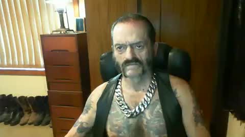 Snapshot of leathergreaser chatting on March 12, 11:54 pm leathergreaser online show from March 12, 11:54 pm