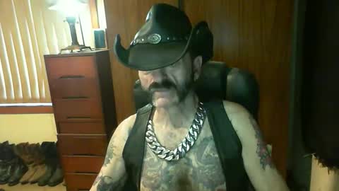 leathergreaser online show from December 22, 8:28 pm