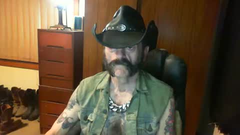 Snapshot of leathergreaser chatting on March 31, 7:47 pm leathergreaser online show from March 31, 7:47 pm