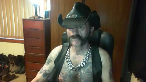 Snapshot of leathergreaser chatting on April 1, 8:28 pm leathergreaser online show from April 1, 8:28 pm