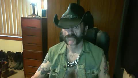 Snapshot of leathergreaser chatting on April 2, 9:01 pm leathergreaser online show from April 2, 9:01 pm