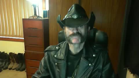 Snapshot of leathergreaser chatting on April 3, 11:14 pm leathergreaser online show from April 3, 11:14 pm