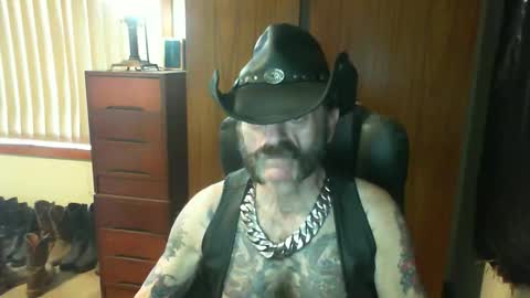 Snapshot of leathergreaser chatting on April 5, 12:52 am leathergreaser online show from April 5, 12:52 am