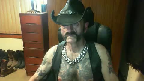 Snapshot of leathergreaser chatting on April 10, 8:19 am leathergreaser online show from April 10, 8:19 am