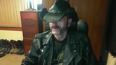 Snapshot of leathergreaser chatting on April 13, 8:09 am leathergreaser online show from April 13, 8:09 am
