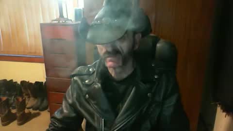 Snapshot of leathergreaser chatting on April 13, 8:14 pm leathergreaser online show from April 13, 8:14 pm