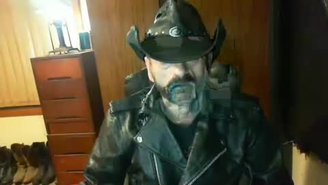 Snapshot of leathergreaser chatting on April 26, 6:05 pm leathergreaser online show from April 26, 6:05 pm