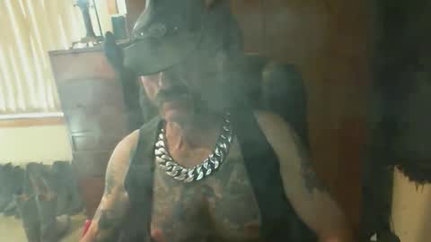 Snapshot of leathergreaser chatting on April 28, 5:56 am leathergreaser online show from April 28, 5:56 am