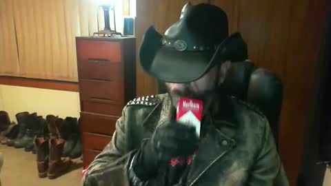 Snapshot of leathergreaser chatting on April 29, 7:20 pm leathergreaser online show from April 29, 7:20 pm