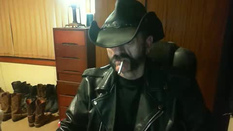 Snapshot of leathergreaser chatting on May 1, 6:01 pm leathergreaser online show from May 1, 6:01 pm