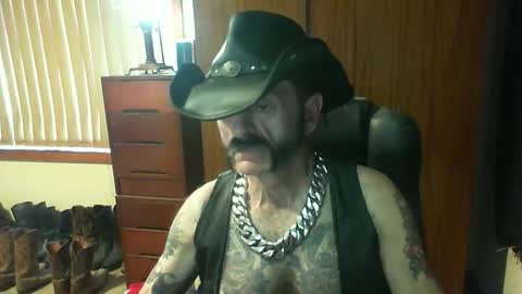 Snapshot of leathergreaser chatting on May 4, 1:34 am leathergreaser online show from May 4, 1:34 am