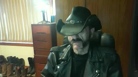 Snapshot of leathergreaser chatting on May 4, 9:11 pm leathergreaser online show from May 4, 9:11 pm
