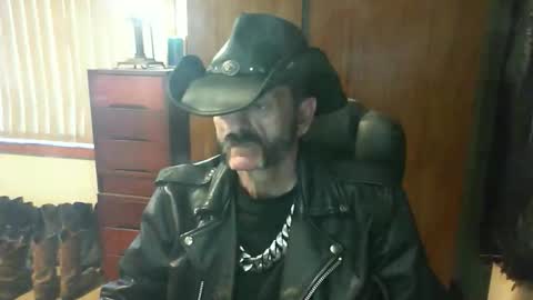 Snapshot of leathergreaser chatting on May 7, 11:54 pm leathergreaser online show from May 7, 11:54 pm