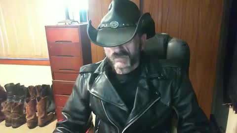Snapshot of leathergreaser chatting on May 9, 7:13 am leathergreaser online show from May 9, 7:13 am