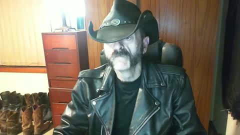 Snapshot of leathergreaser chatting on May 9, 8:03 pm leathergreaser online show from May 9, 8:03 pm