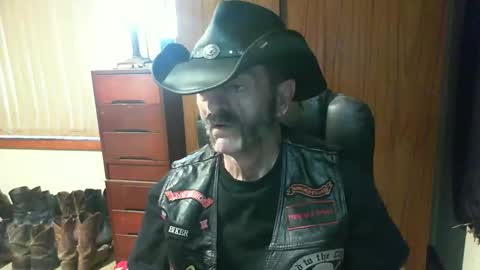 Snapshot of leathergreaser chatting on May 11, 9:12 pm leathergreaser online show from May 11, 9:12 pm