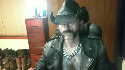 Snapshot of leathergreaser chatting on May 16, 6:39 pm leathergreaser online show from May 16, 6:39 pm